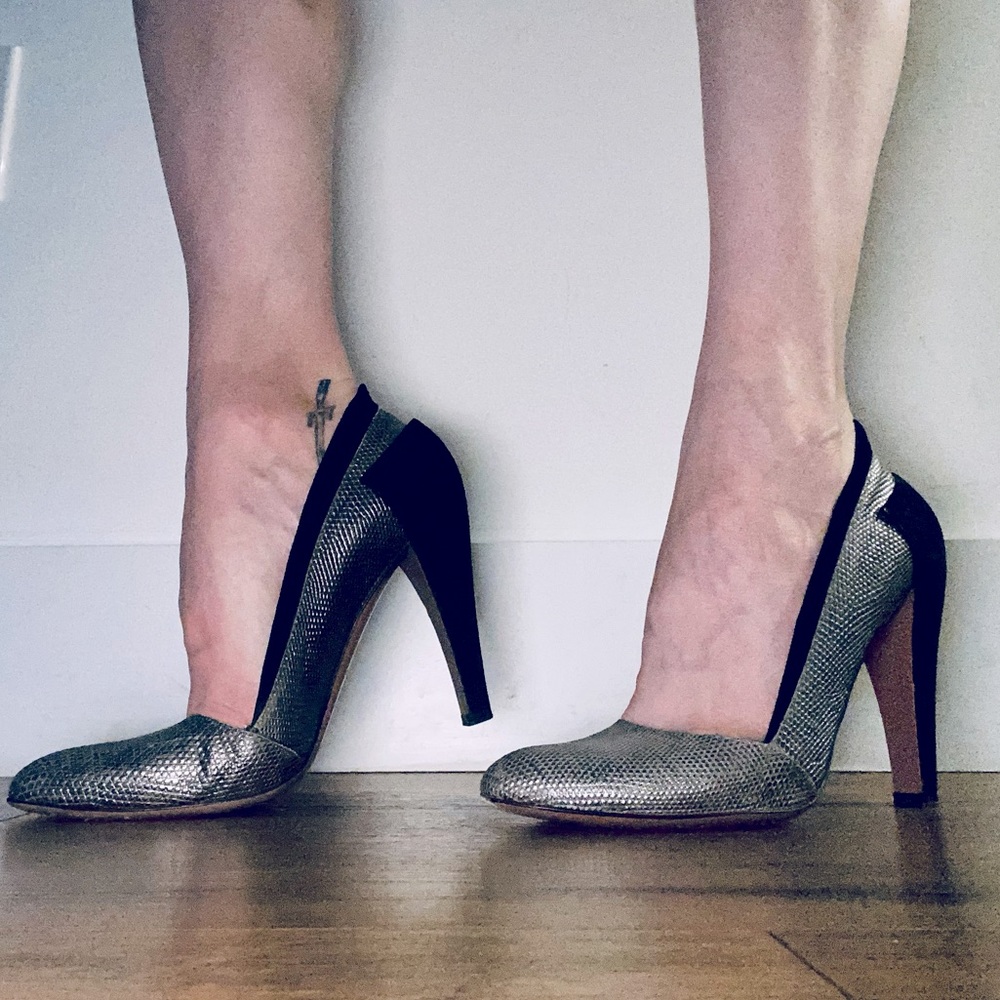 Vintage Alaīa Textured Metallic & Black Suede Heel